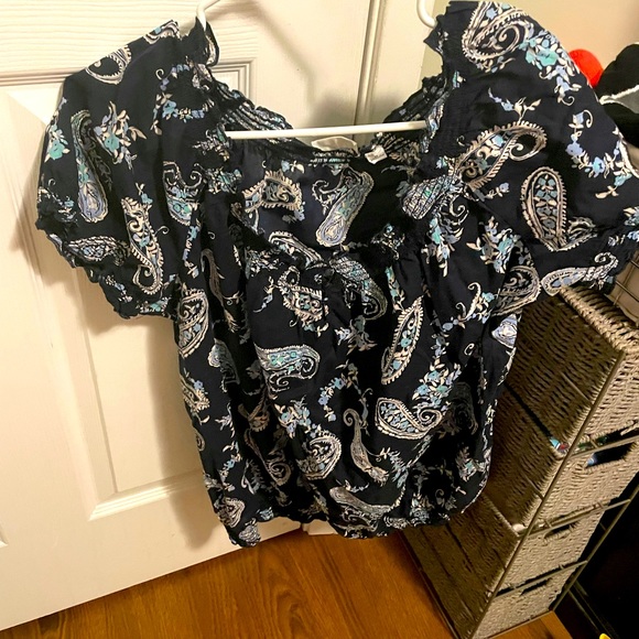 Beautiful navy paisley top - Picture 1 of 5